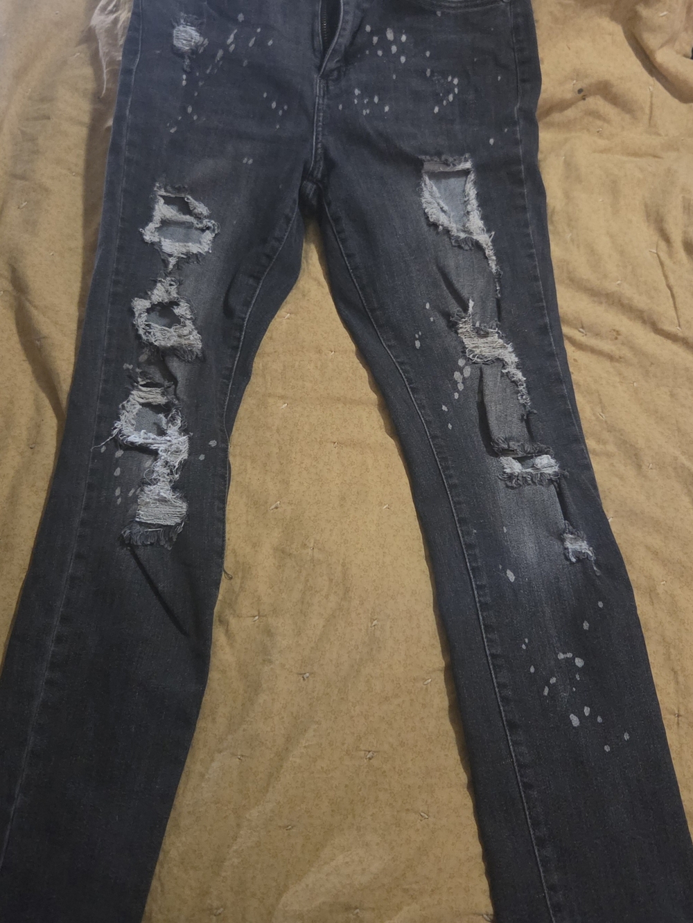 Judy Blue Distressed Skinny Jeans in Dark Gray with Paint-Splash Accents